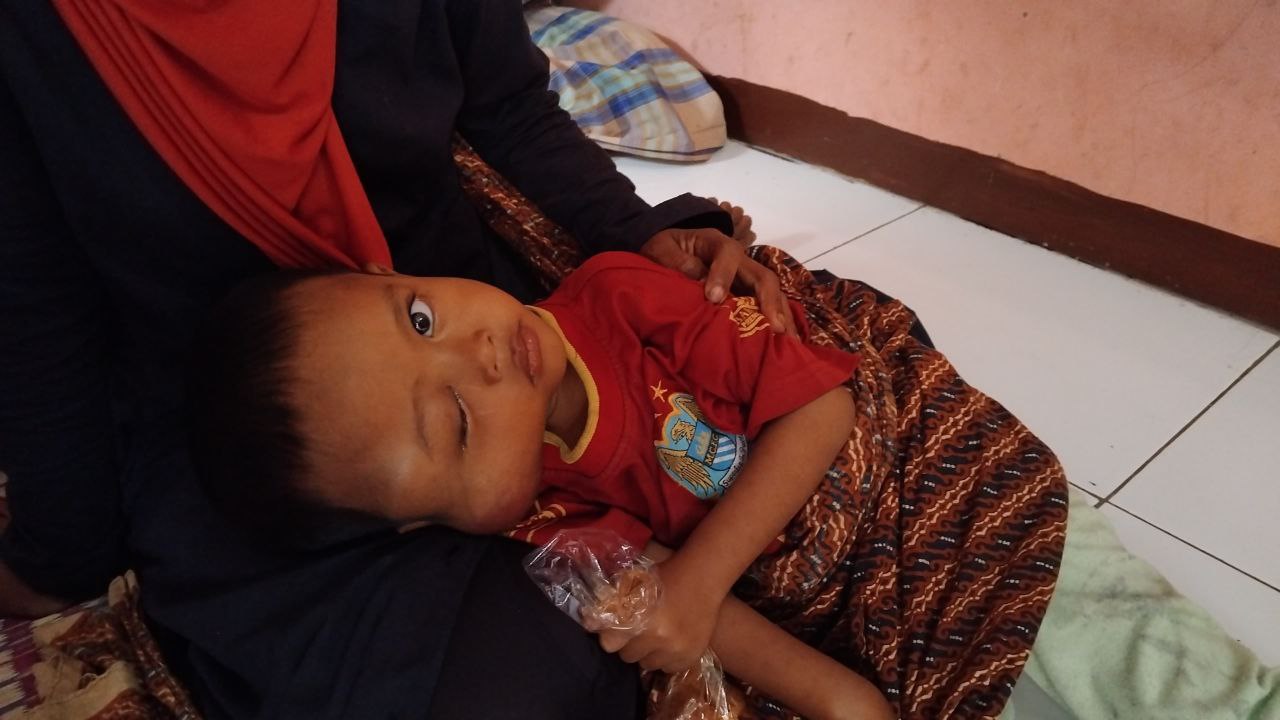 Benjolan Semakin Membesar, Bantu Raiyhan Sembuh Dari Kanker
