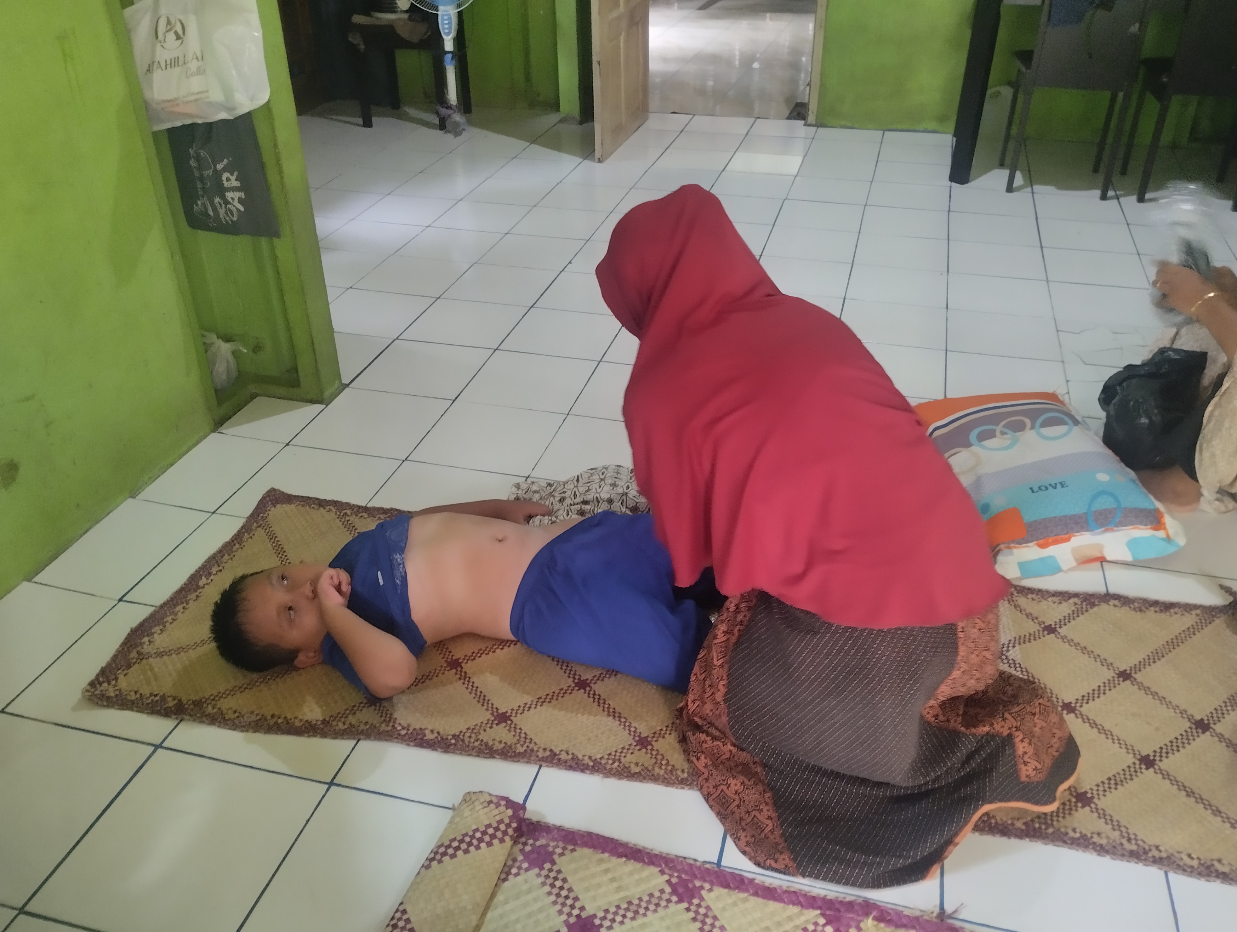 Tak Bisa Berjalan, Bantu Perjuangan Abidzar Sembuh