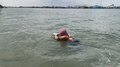 Pilu! Bantu Nenek Pencari Kerang Ini Rawat Cucu Terlantar