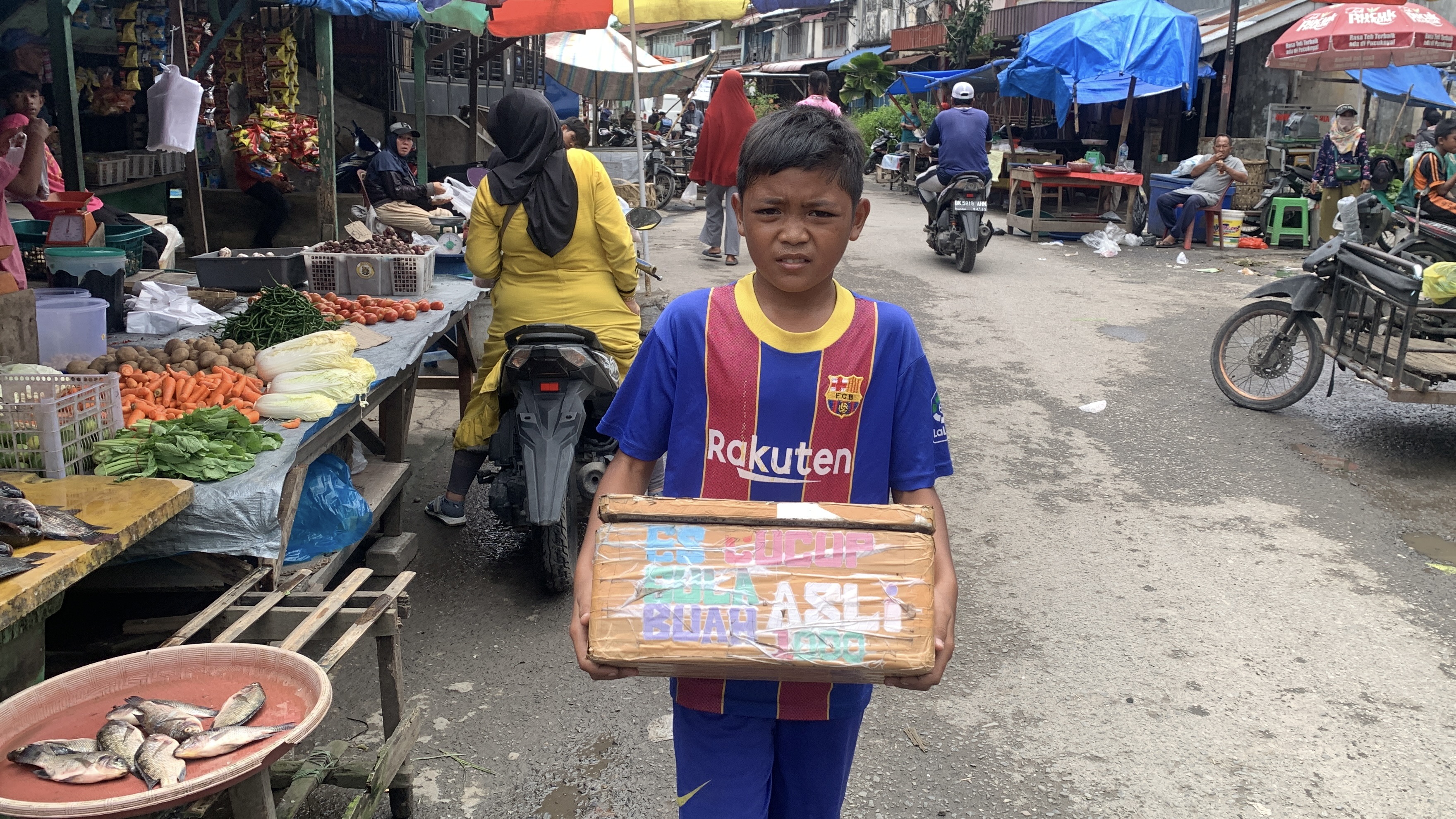 Yatim Penjual Es Lilin Ini Berjuang Rawat Ibu Stroke