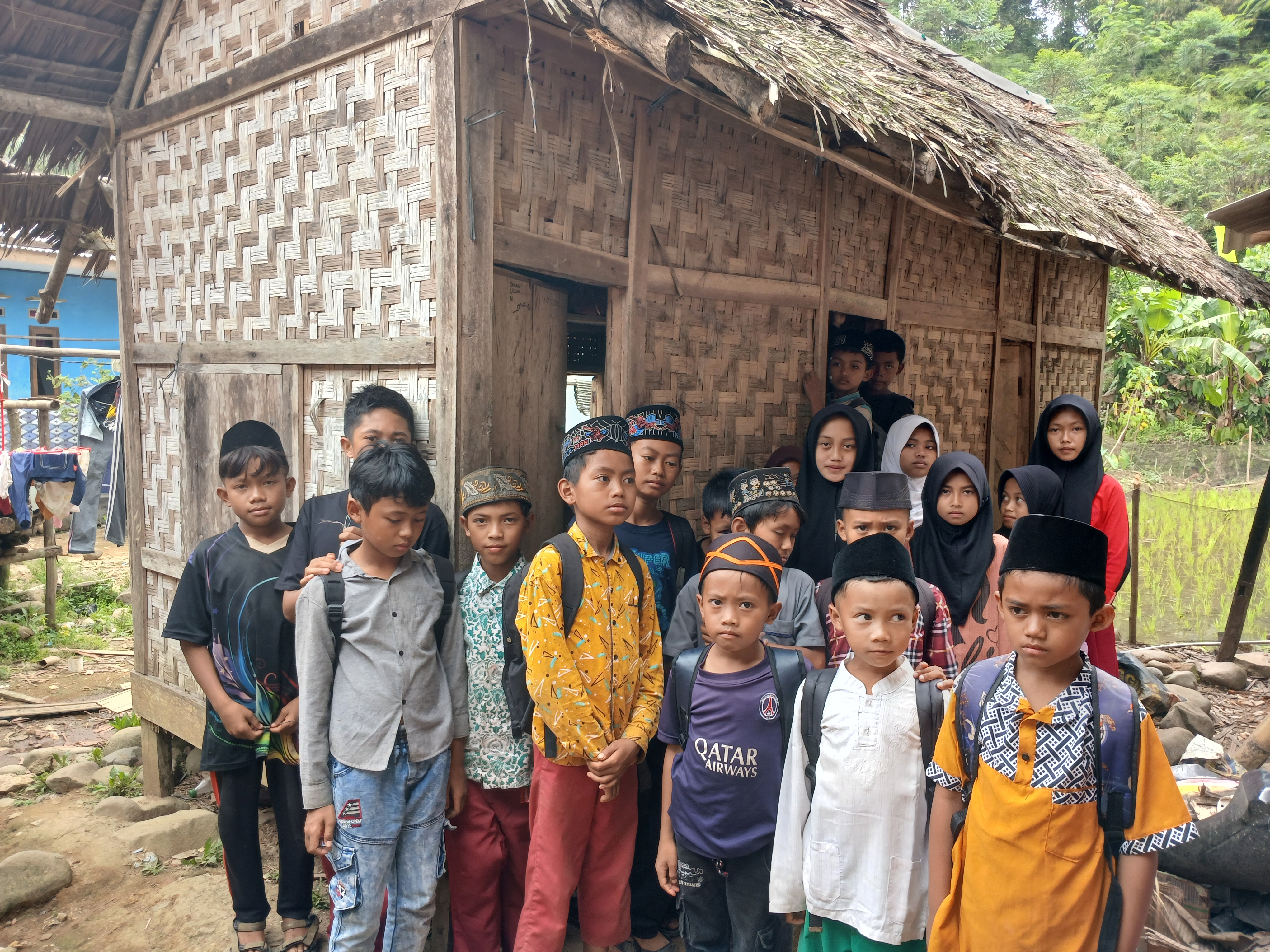 Sedekah Jariyah Bangun TPQ Layak Untuk Para Santri