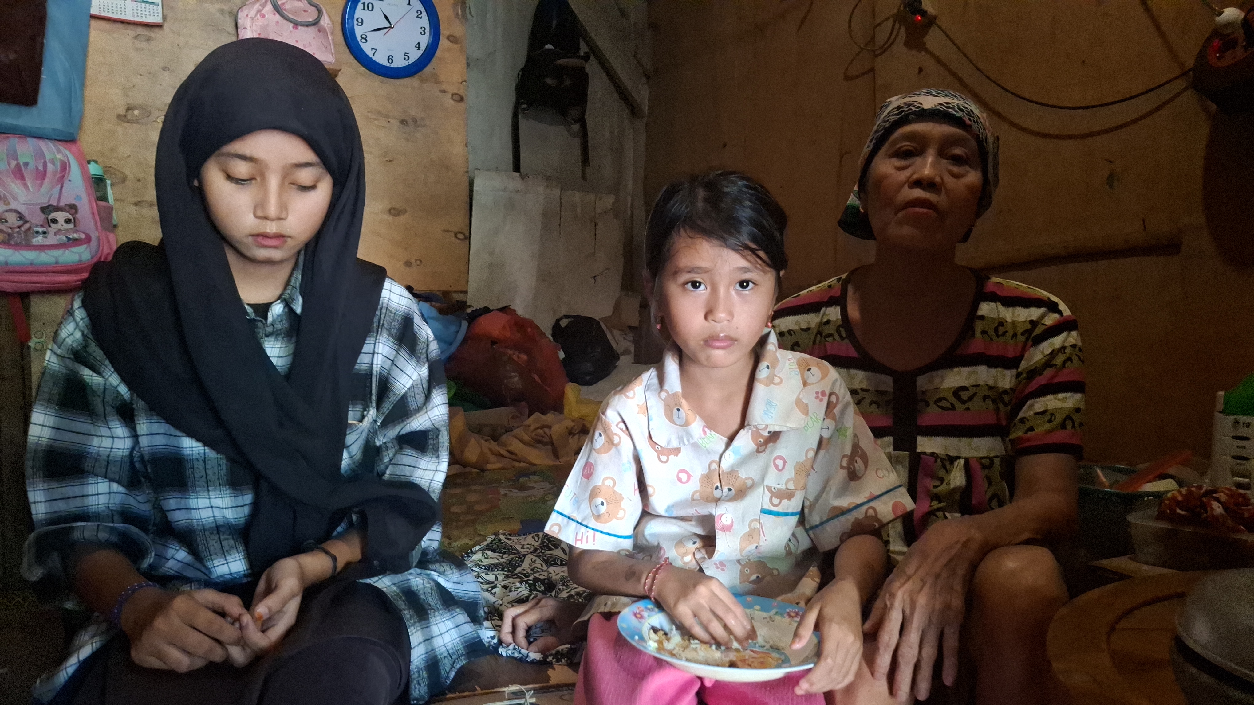 Rela Putus Sekolah, Bantu Perjuangan Putri Hidupi Adiknya